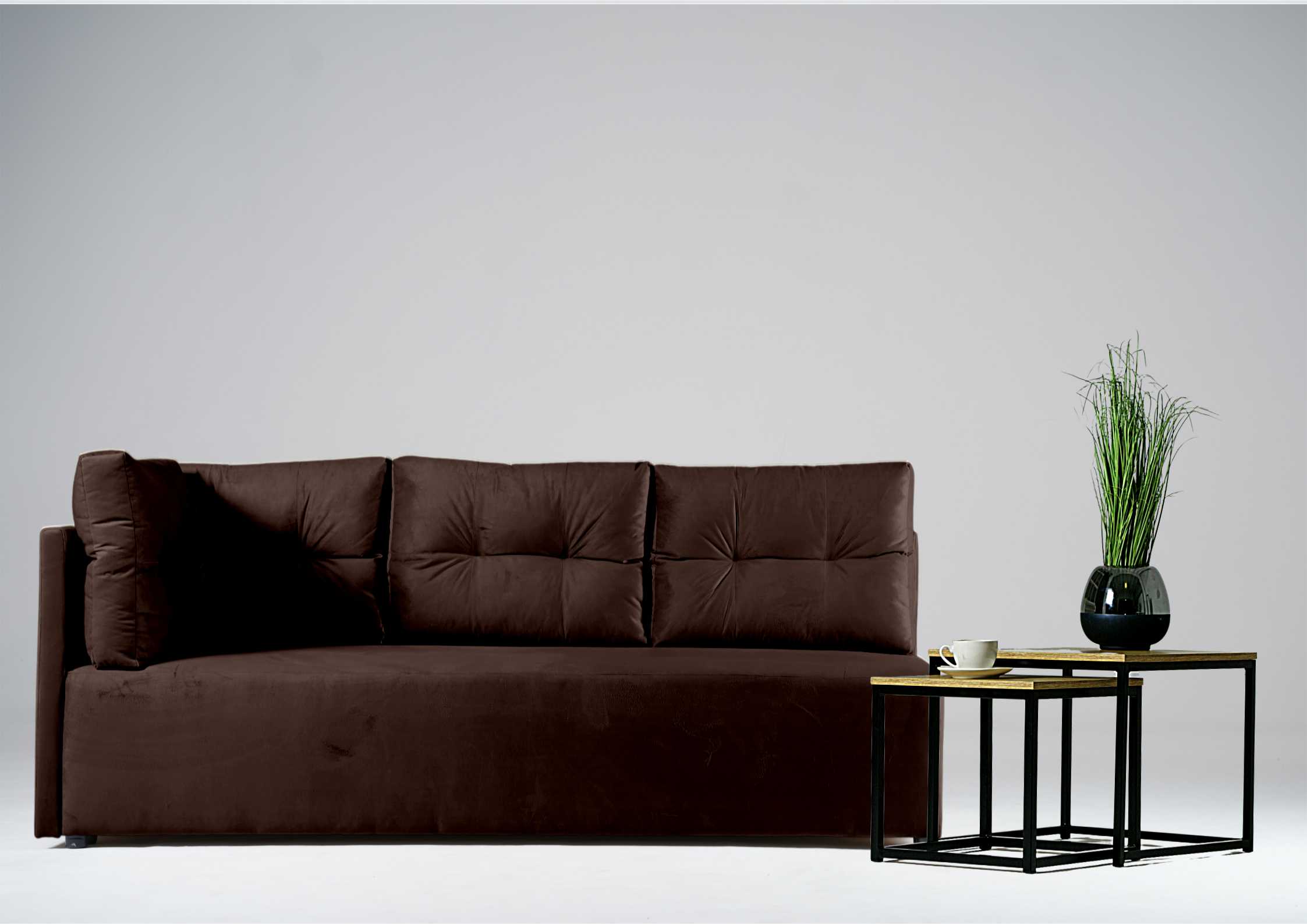 Brązowa sofa do salonu 